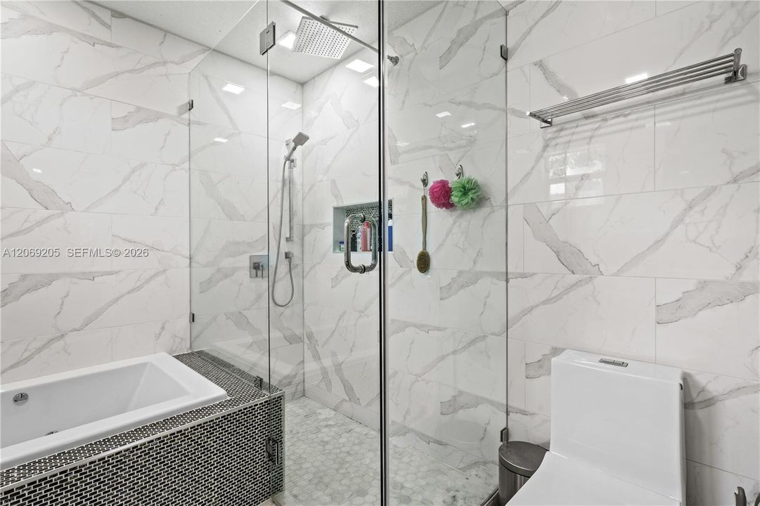 For Sale: $2,675,000 (6 beds, 3 baths, 6329 Square Feet)
