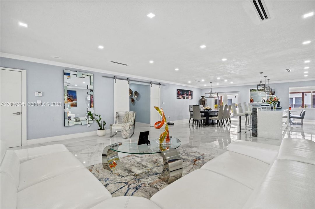 For Sale: $2,675,000 (6 beds, 3 baths, 6329 Square Feet)