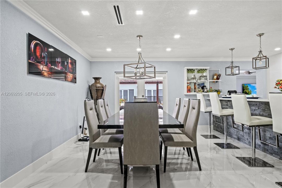 For Sale: $2,675,000 (6 beds, 3 baths, 6329 Square Feet)