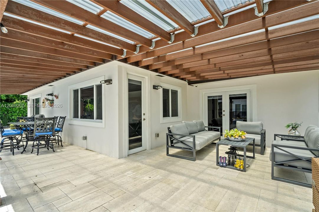 For Sale: $2,675,000 (6 beds, 3 baths, 6329 Square Feet)