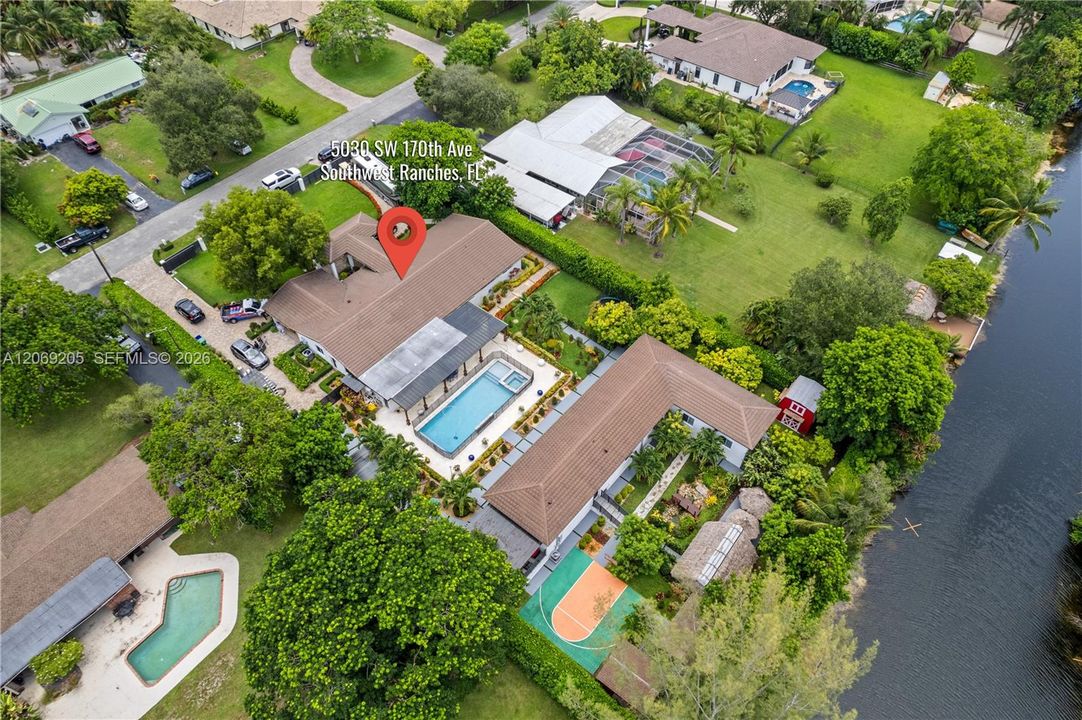 For Sale: $2,675,000 (6 beds, 3 baths, 6329 Square Feet)