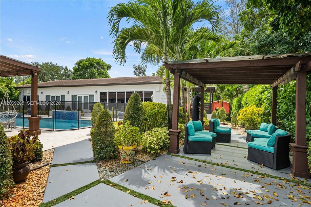 For Sale: $2,675,000 (6 beds, 3 baths, 6329 Square Feet)