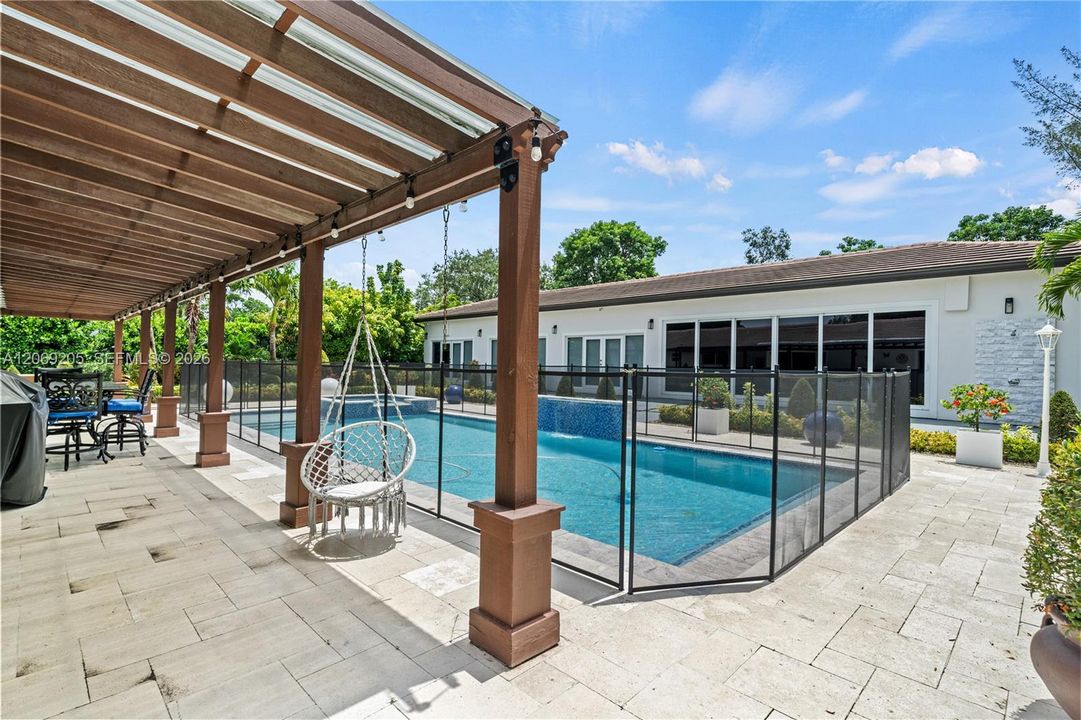 For Sale: $2,675,000 (6 beds, 3 baths, 6329 Square Feet)