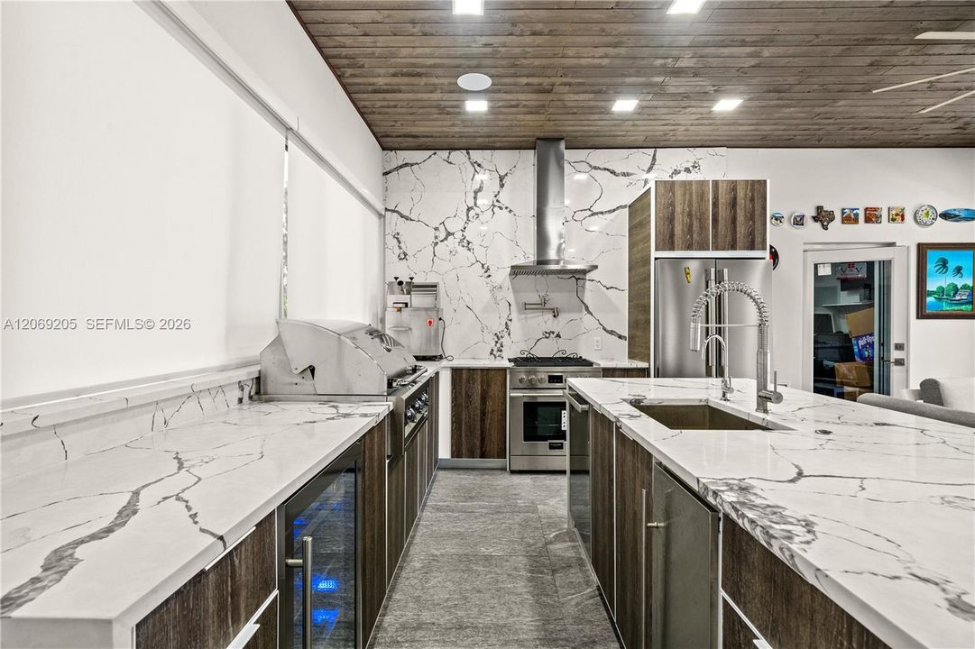 For Sale: $2,675,000 (6 beds, 3 baths, 6329 Square Feet)