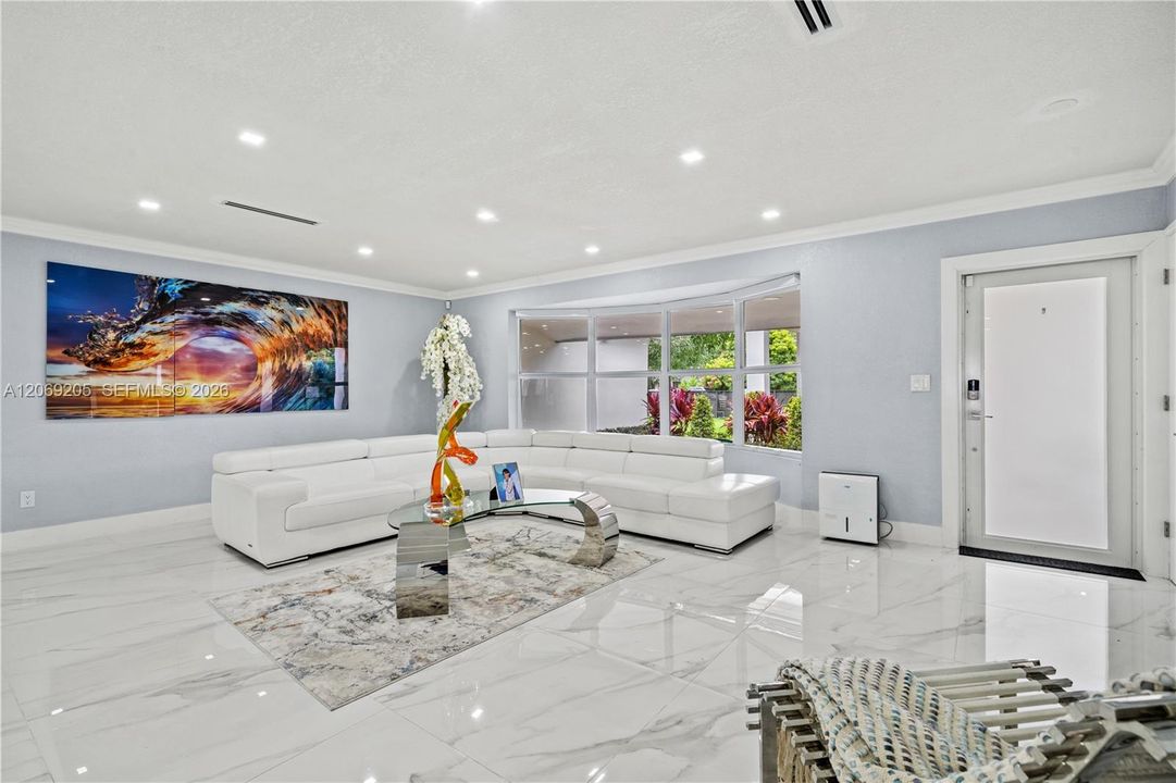For Sale: $2,675,000 (6 beds, 3 baths, 6329 Square Feet)