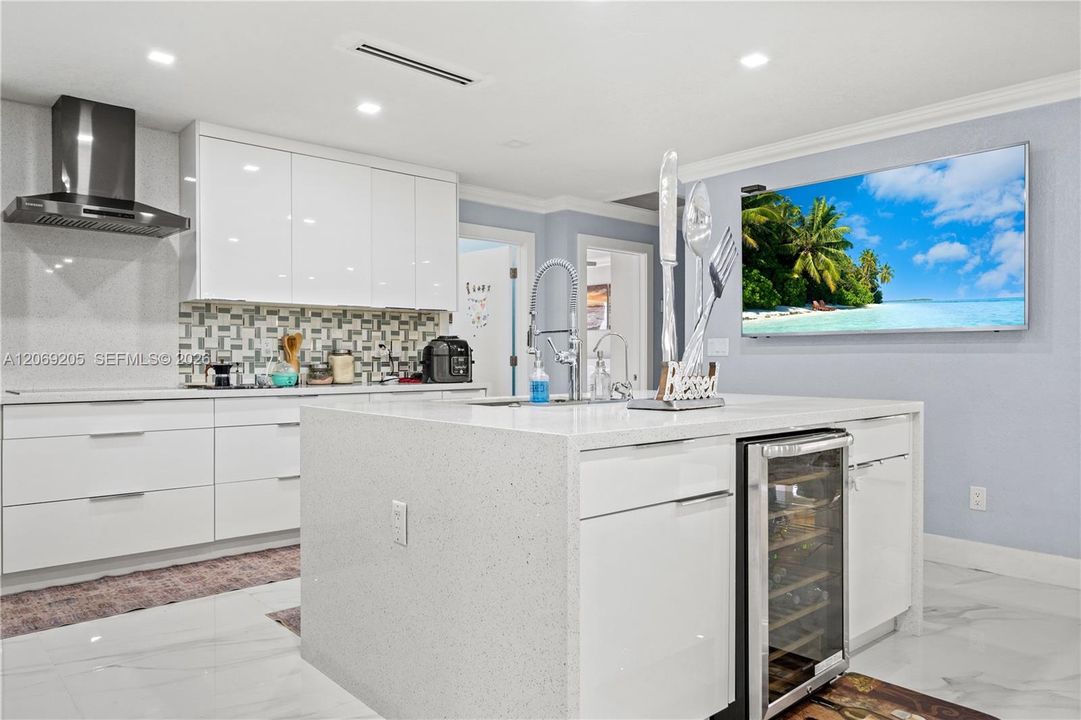 For Sale: $2,675,000 (6 beds, 3 baths, 6329 Square Feet)