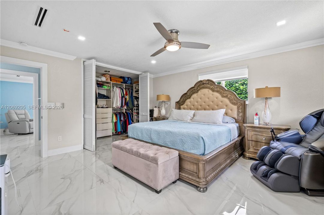 For Sale: $2,675,000 (6 beds, 3 baths, 6329 Square Feet)