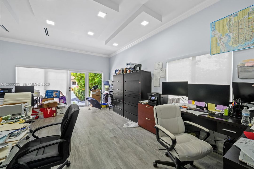 For Sale: $2,675,000 (6 beds, 3 baths, 6329 Square Feet)