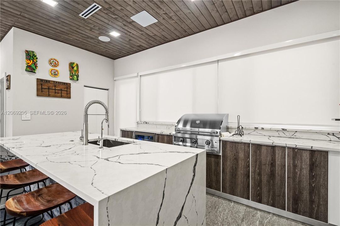For Sale: $2,675,000 (6 beds, 3 baths, 6329 Square Feet)