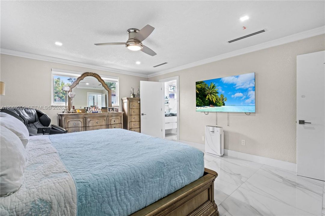 For Sale: $2,675,000 (6 beds, 3 baths, 6329 Square Feet)
