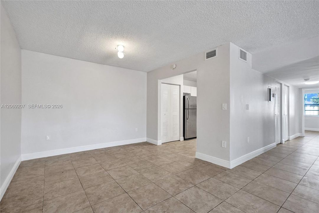 For Rent: $2,800 (3 beds, 2 baths, 1100 Square Feet)