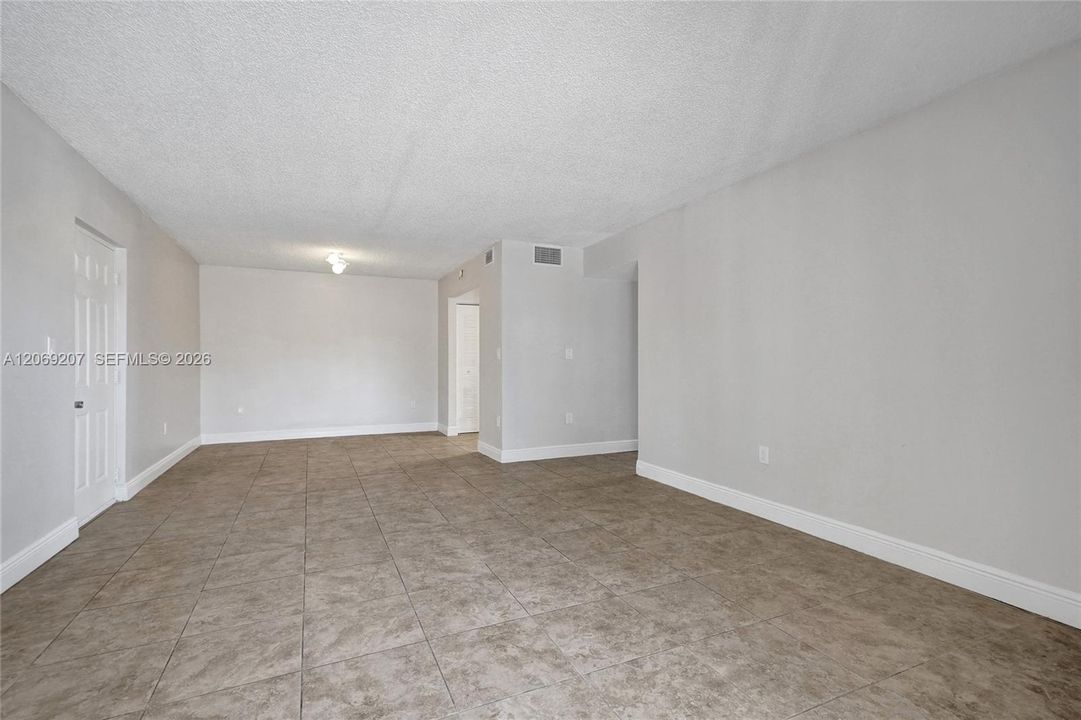 For Rent: $2,800 (3 beds, 2 baths, 1100 Square Feet)