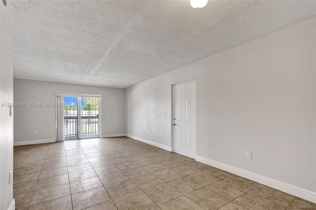 For Rent: $2,800 (3 beds, 2 baths, 1100 Square Feet)