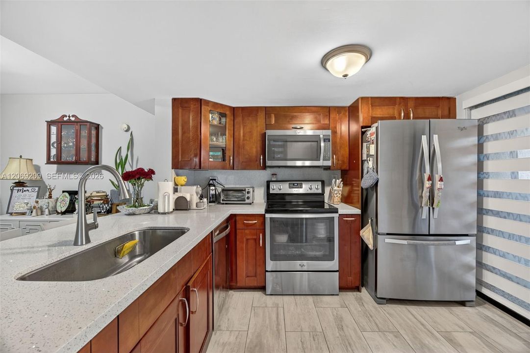 For Sale: $385,000 (2 beds, 2 baths, 1078 Square Feet)