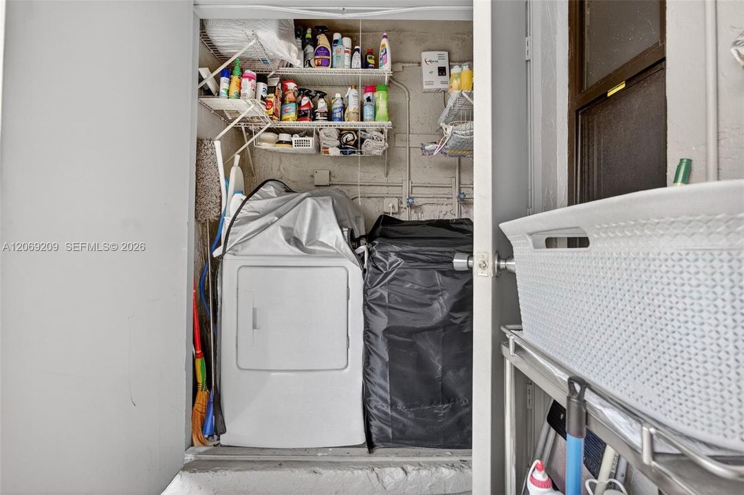 For Sale: $385,000 (2 beds, 2 baths, 1078 Square Feet)