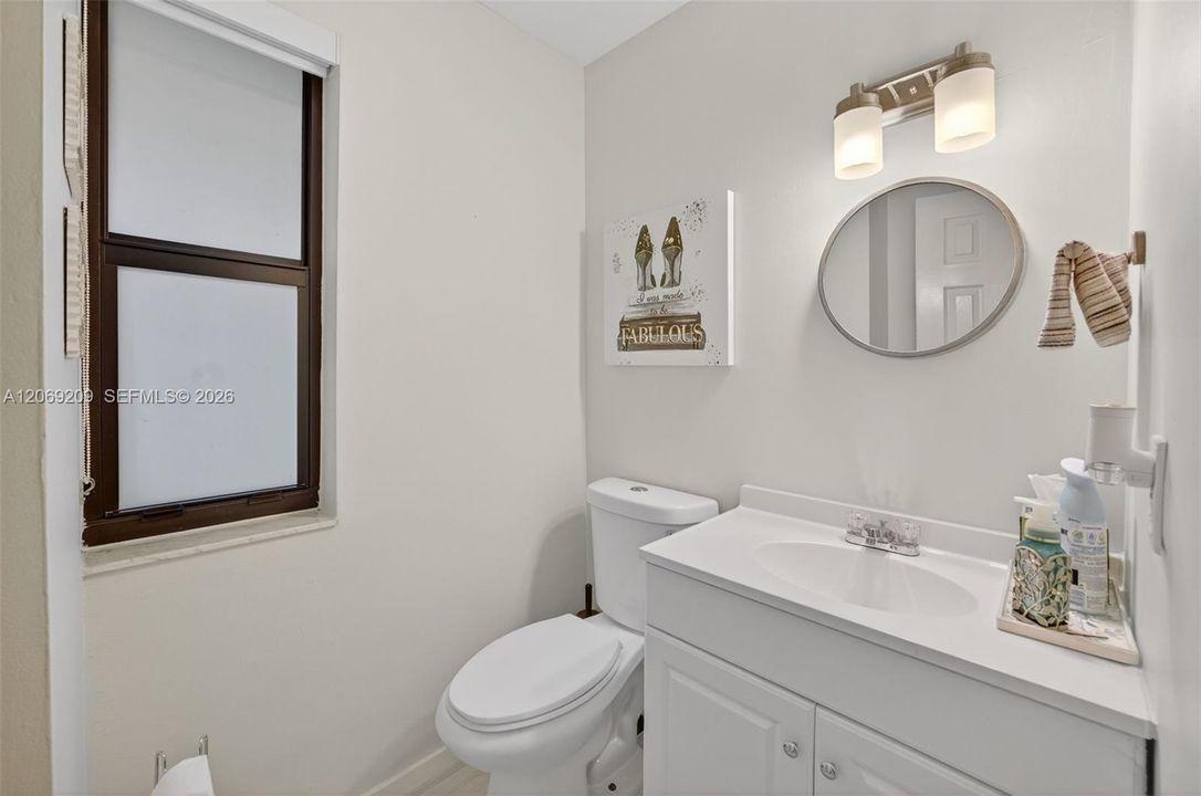 For Sale: $385,000 (2 beds, 2 baths, 1078 Square Feet)