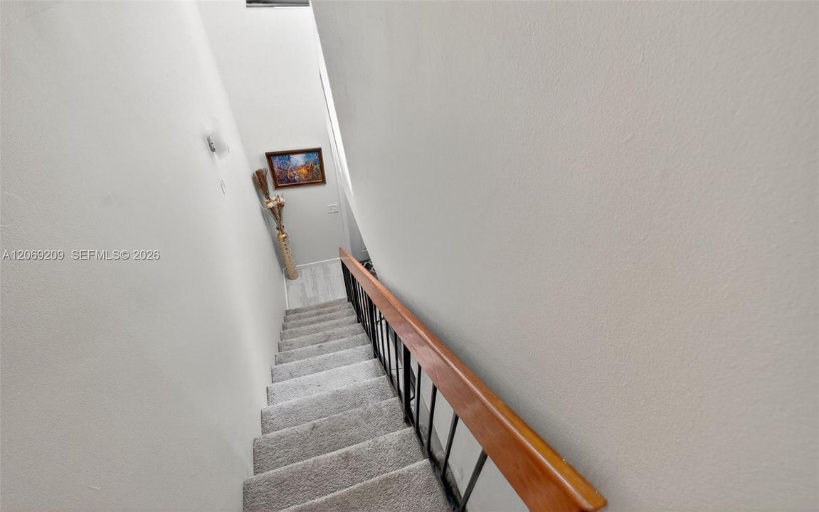 For Sale: $385,000 (2 beds, 2 baths, 1078 Square Feet)