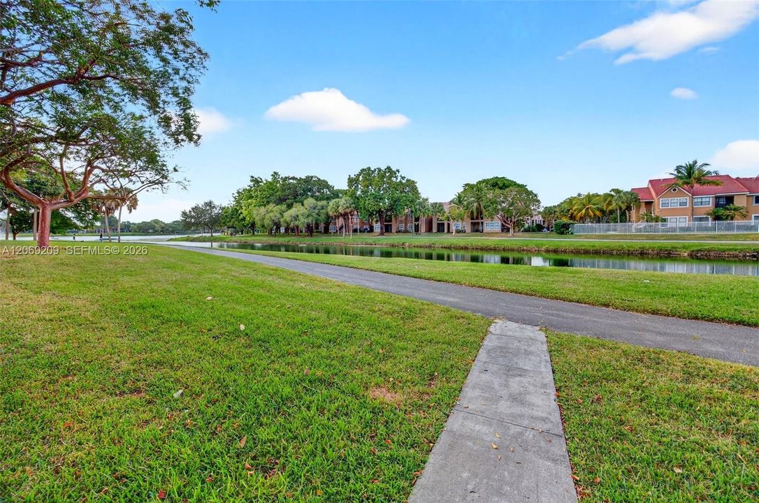 For Sale: $385,000 (2 beds, 2 baths, 1078 Square Feet)