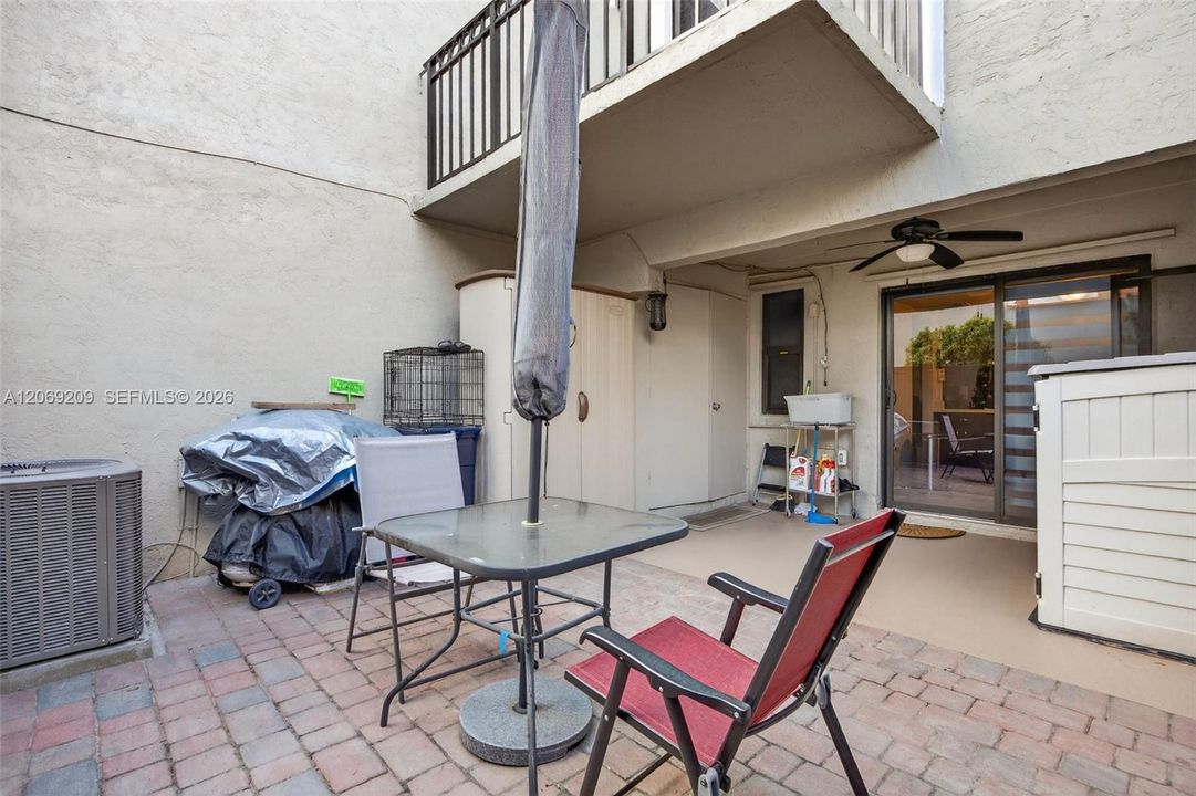 For Sale: $385,000 (2 beds, 2 baths, 1078 Square Feet)