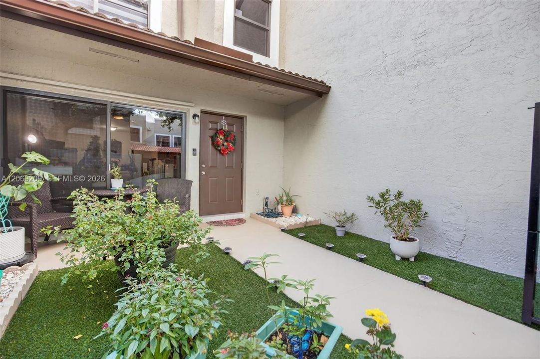 For Sale: $385,000 (2 beds, 2 baths, 1078 Square Feet)