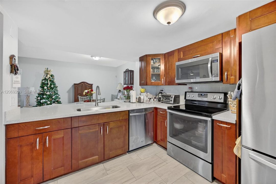 For Sale: $385,000 (2 beds, 2 baths, 1078 Square Feet)