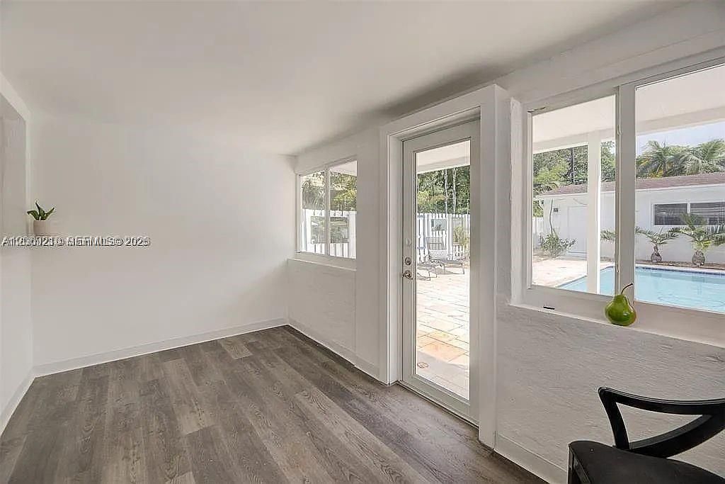 For Rent: $3,850 (3 beds, 1 baths, 1090 Square Feet)
