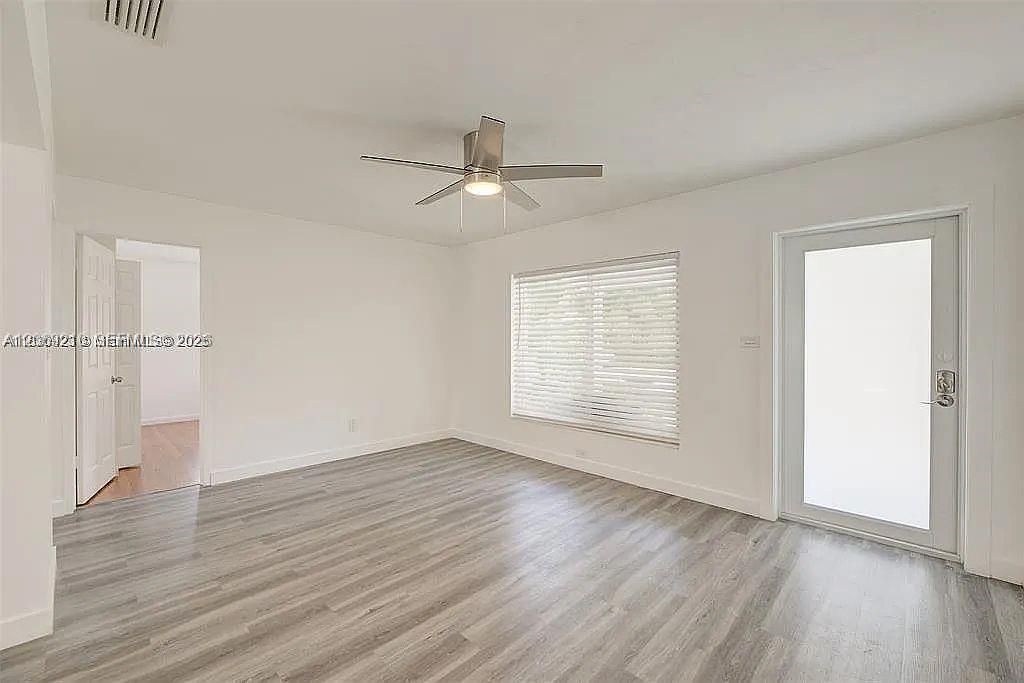 For Rent: $3,850 (3 beds, 1 baths, 1090 Square Feet)