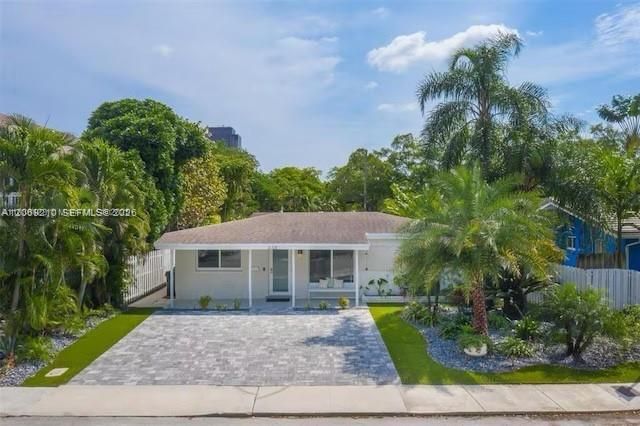 For Rent: $3,850 (3 beds, 1 baths, 1090 Square Feet)