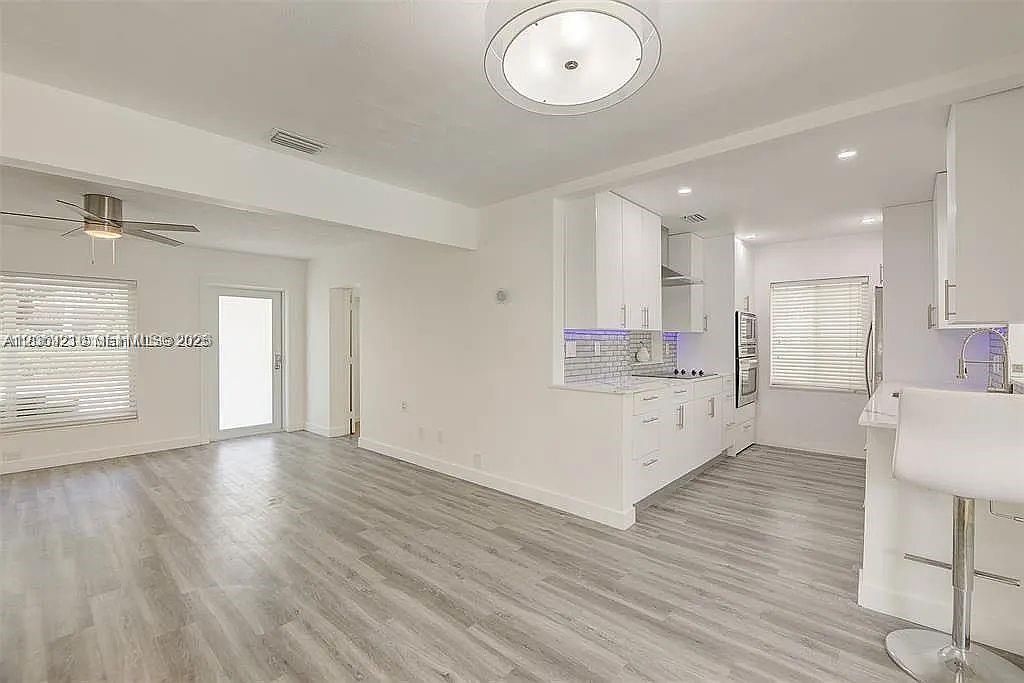 For Rent: $3,850 (3 beds, 1 baths, 1090 Square Feet)