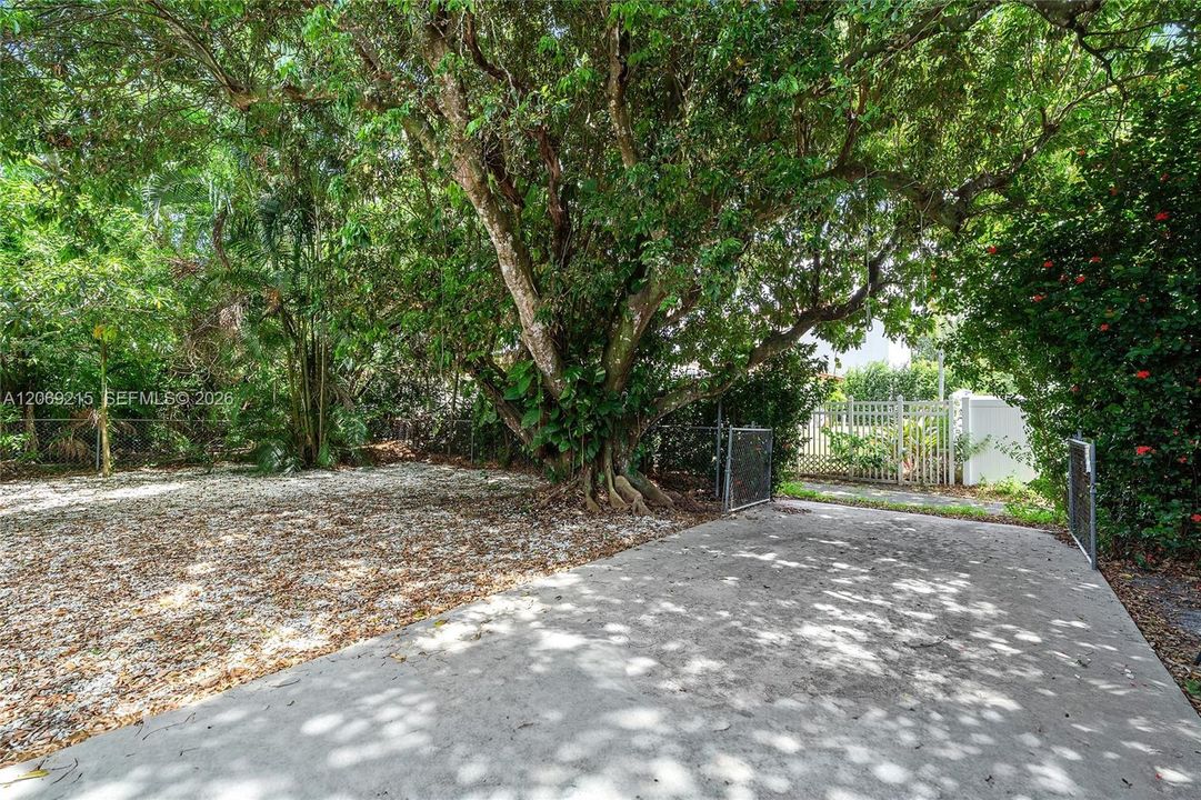 For Rent: $3,500 (3 beds, 2 baths, 1438 Square Feet)