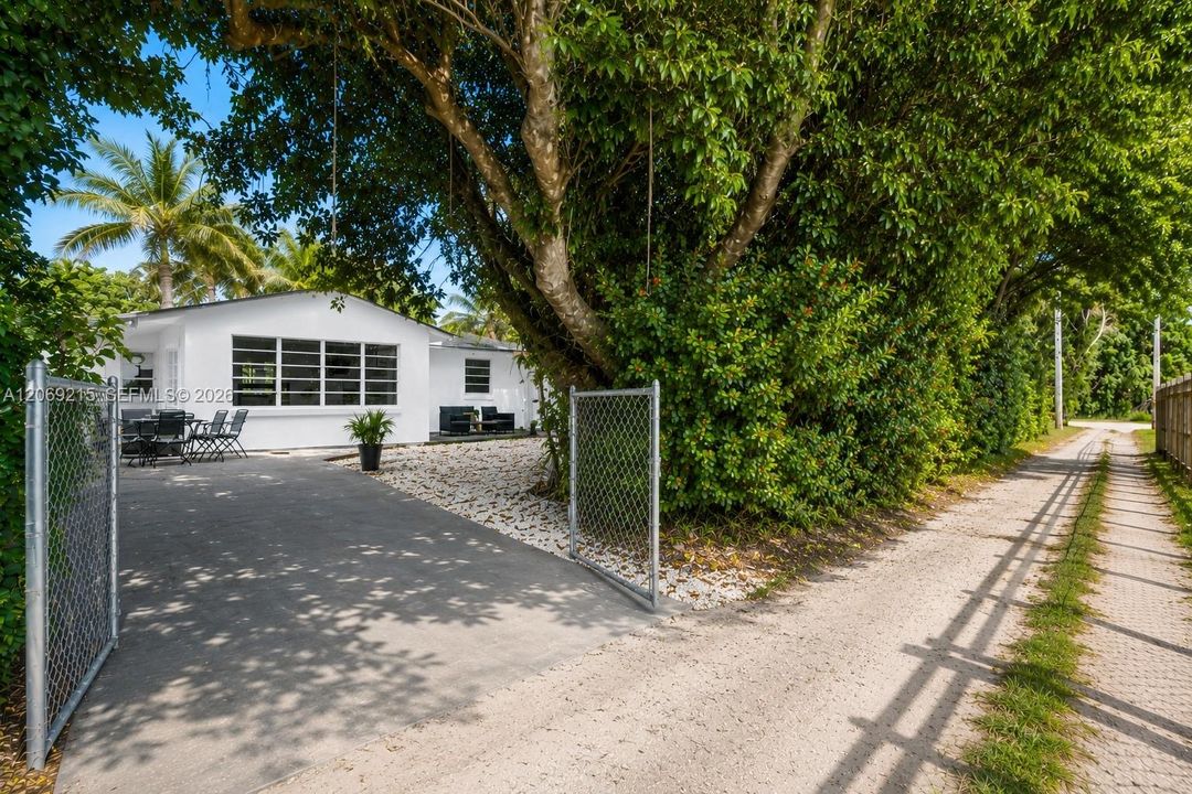 For Rent: $3,500 (3 beds, 2 baths, 1438 Square Feet)
