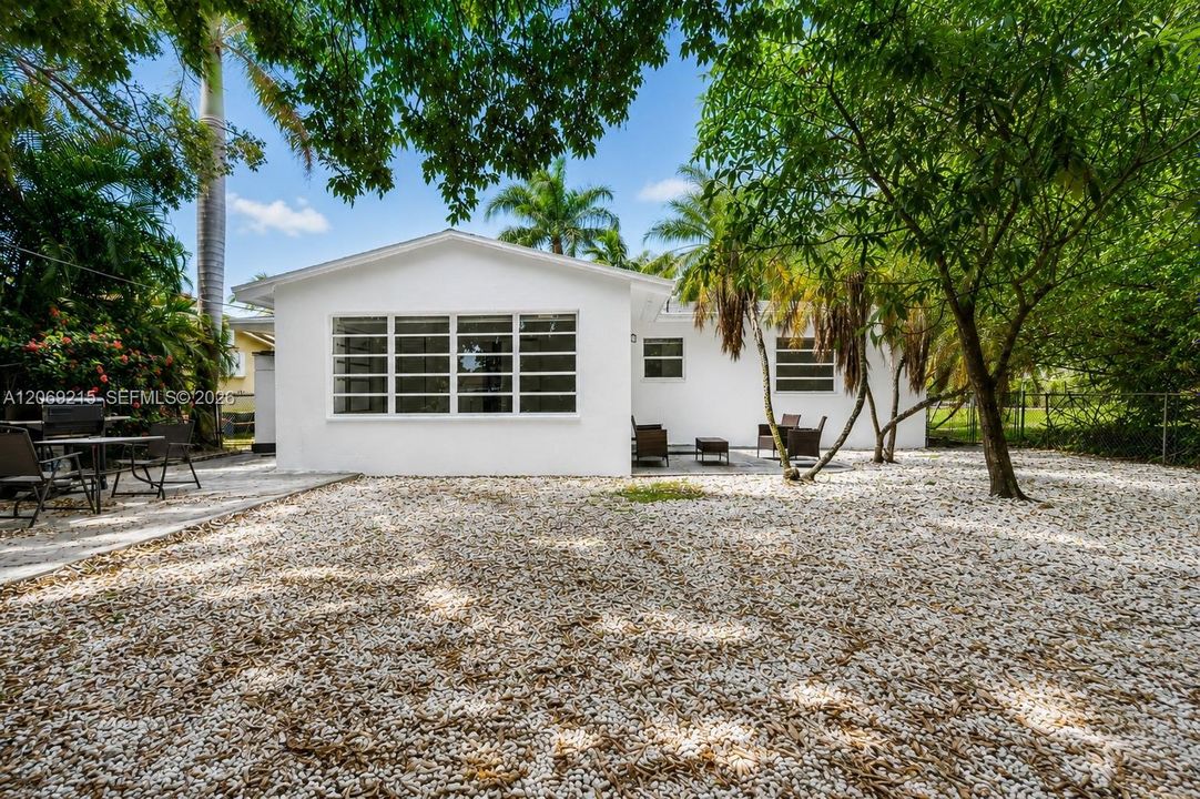 For Rent: $3,500 (3 beds, 2 baths, 1438 Square Feet)