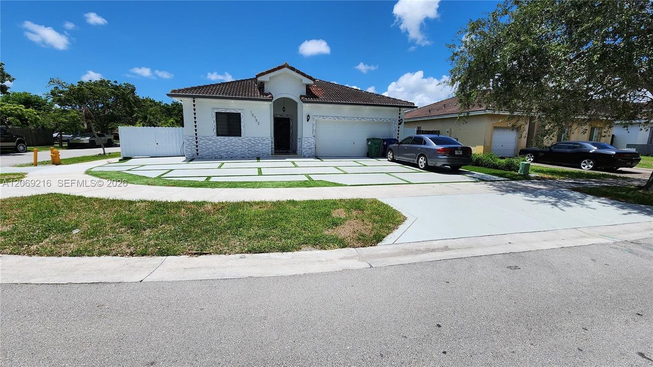 For Rent: $4,000 (3 beds, 2 baths, 1502 Square Feet)