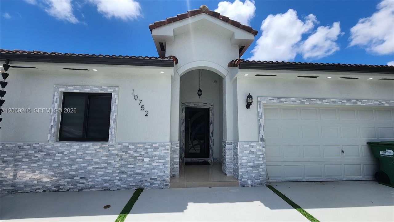 For Rent: $4,000 (3 beds, 2 baths, 1502 Square Feet)