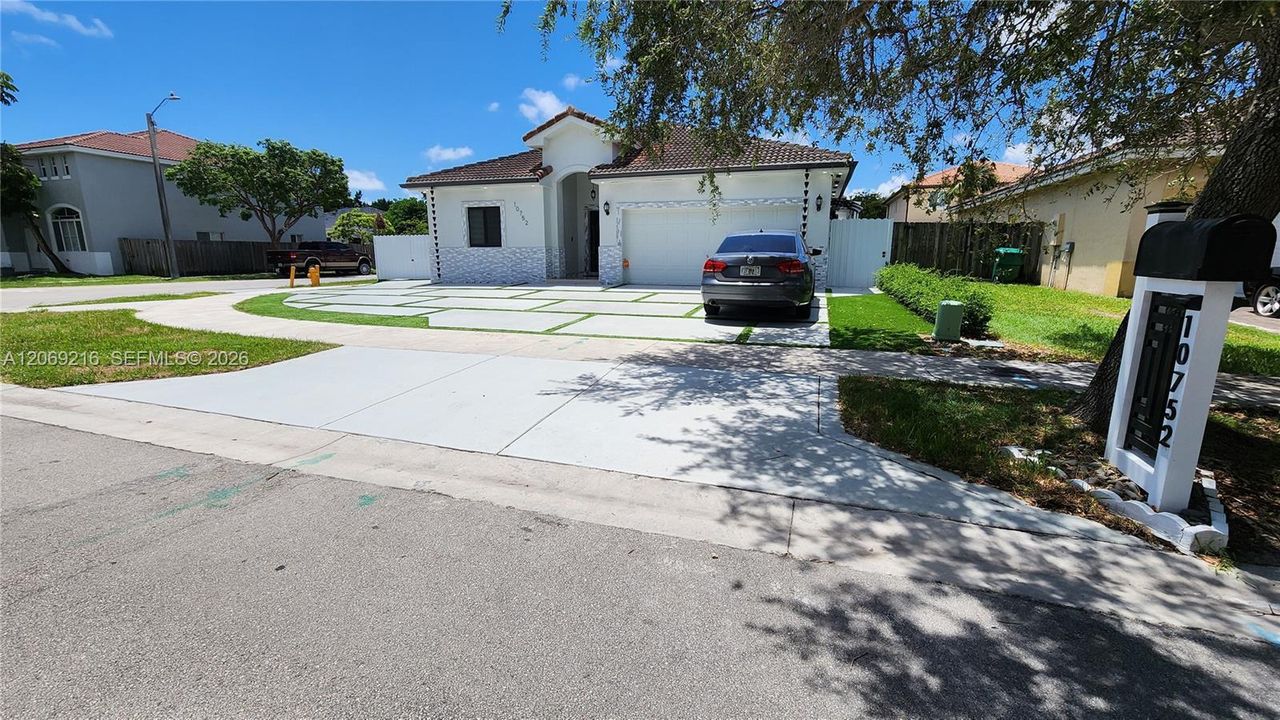 For Rent: $4,000 (3 beds, 2 baths, 1502 Square Feet)