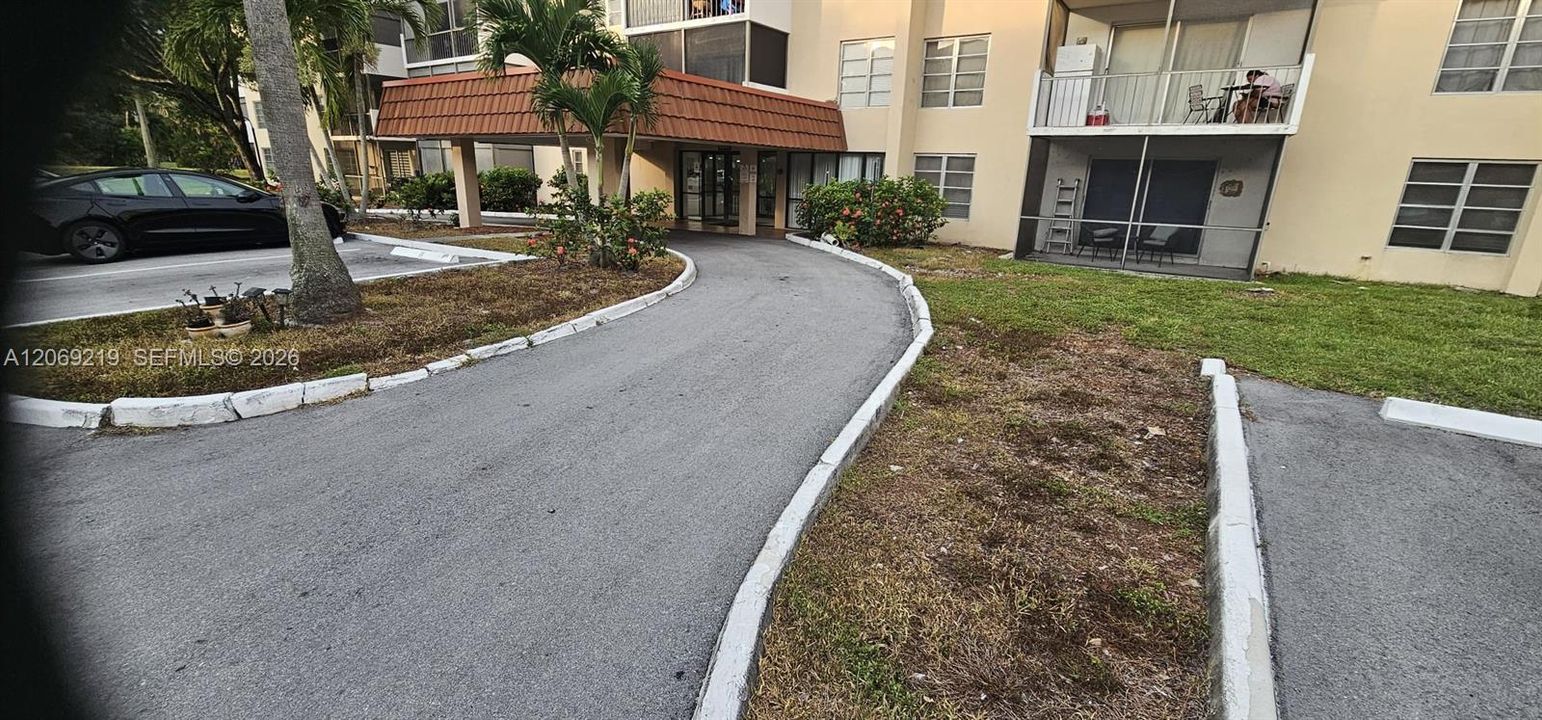 For Rent: $1,700 (2 beds, 2 baths, 1016 Square Feet)
