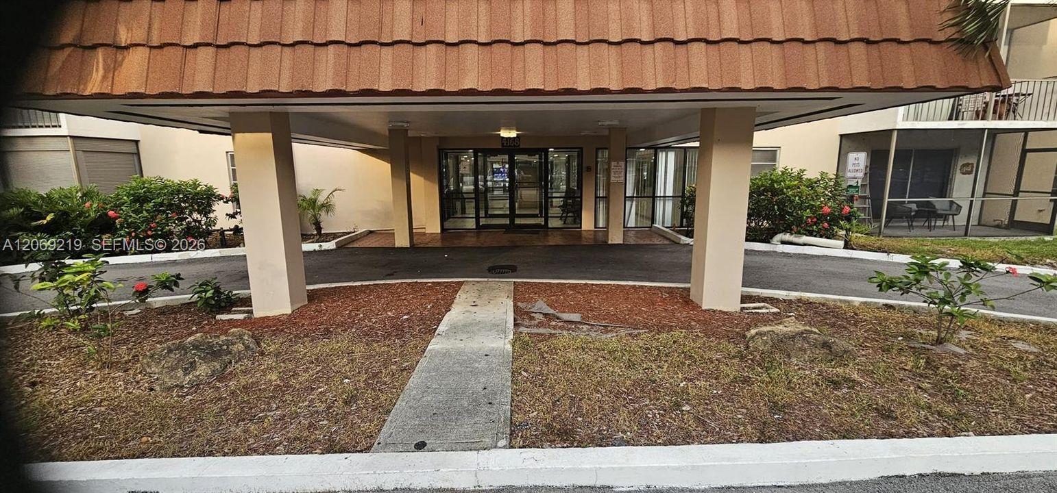 For Rent: $1,700 (2 beds, 2 baths, 1016 Square Feet)