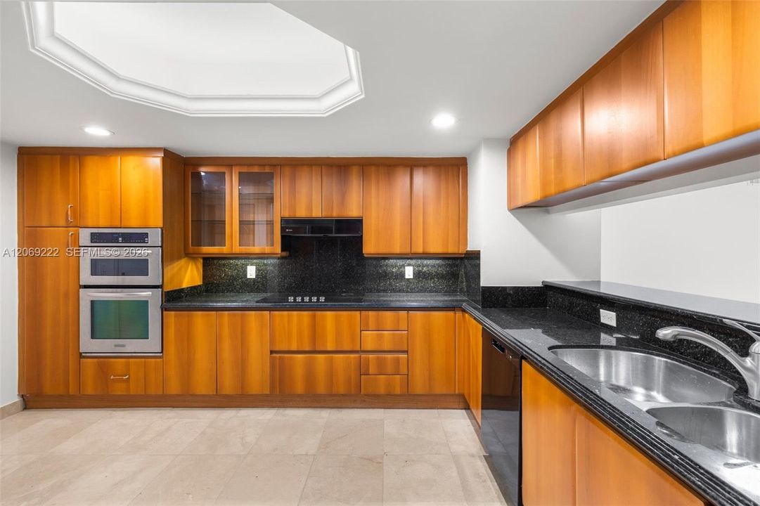 For Rent: $7,500 (2 beds, 2 baths, 1740 Square Feet)