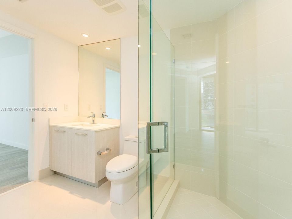 For Sale: $886,000 (2 beds, 2 baths, 1042 Square Feet)
