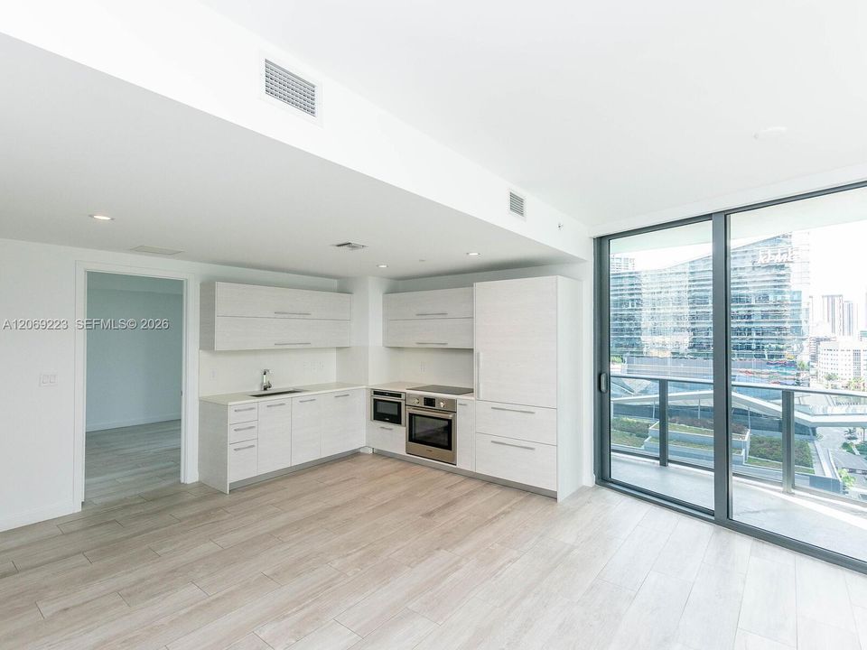For Sale: $886,000 (2 beds, 2 baths, 1042 Square Feet)