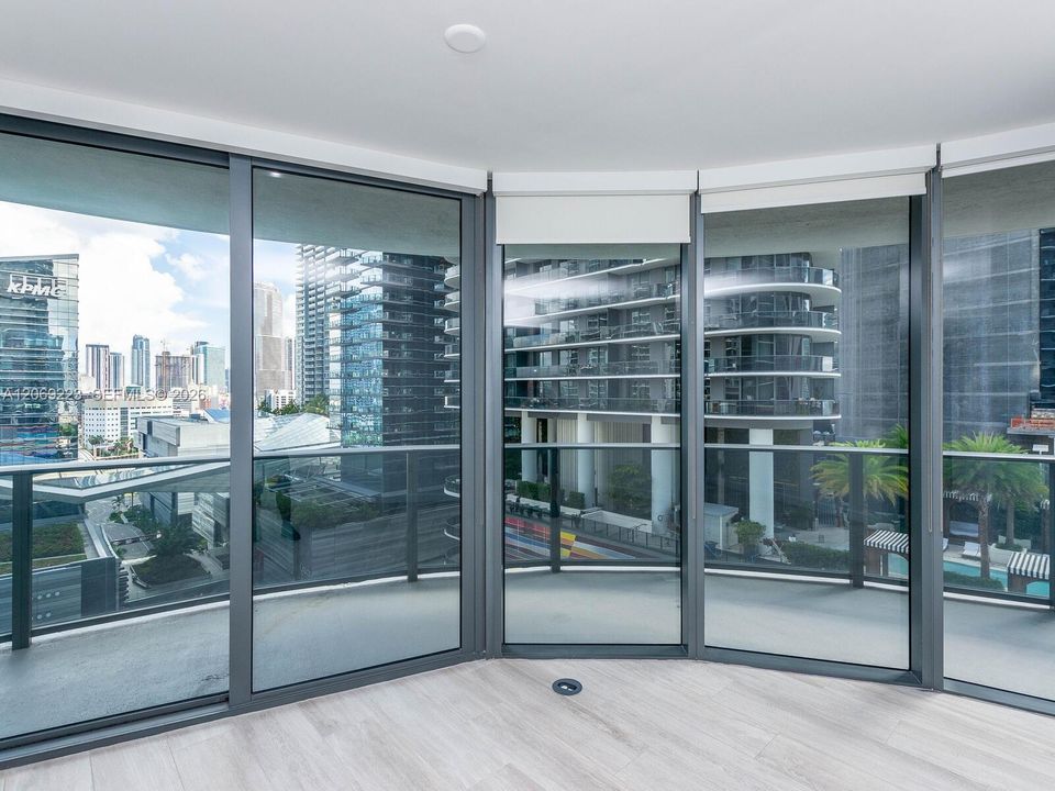 For Sale: $886,000 (2 beds, 2 baths, 1042 Square Feet)