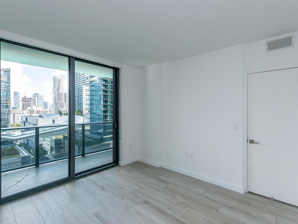 For Sale: $886,000 (2 beds, 2 baths, 1042 Square Feet)