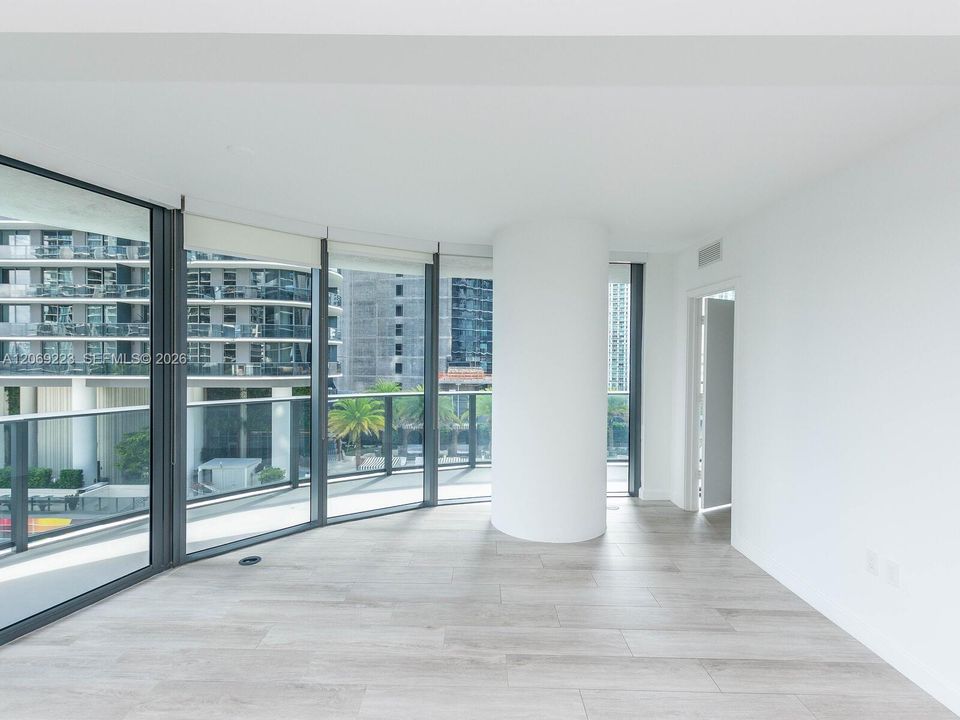 For Sale: $886,000 (2 beds, 2 baths, 1042 Square Feet)