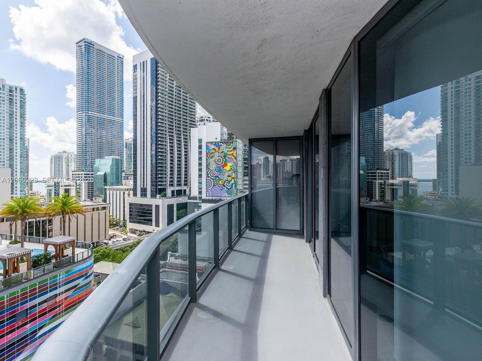 For Sale: $886,000 (2 beds, 2 baths, 1042 Square Feet)