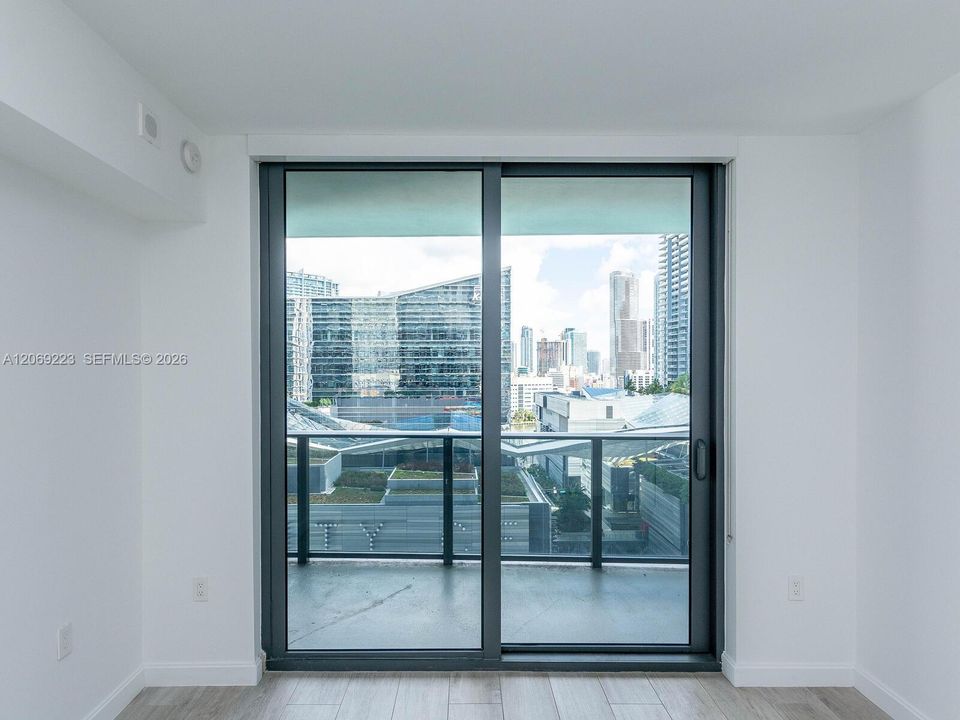 For Sale: $886,000 (2 beds, 2 baths, 1042 Square Feet)