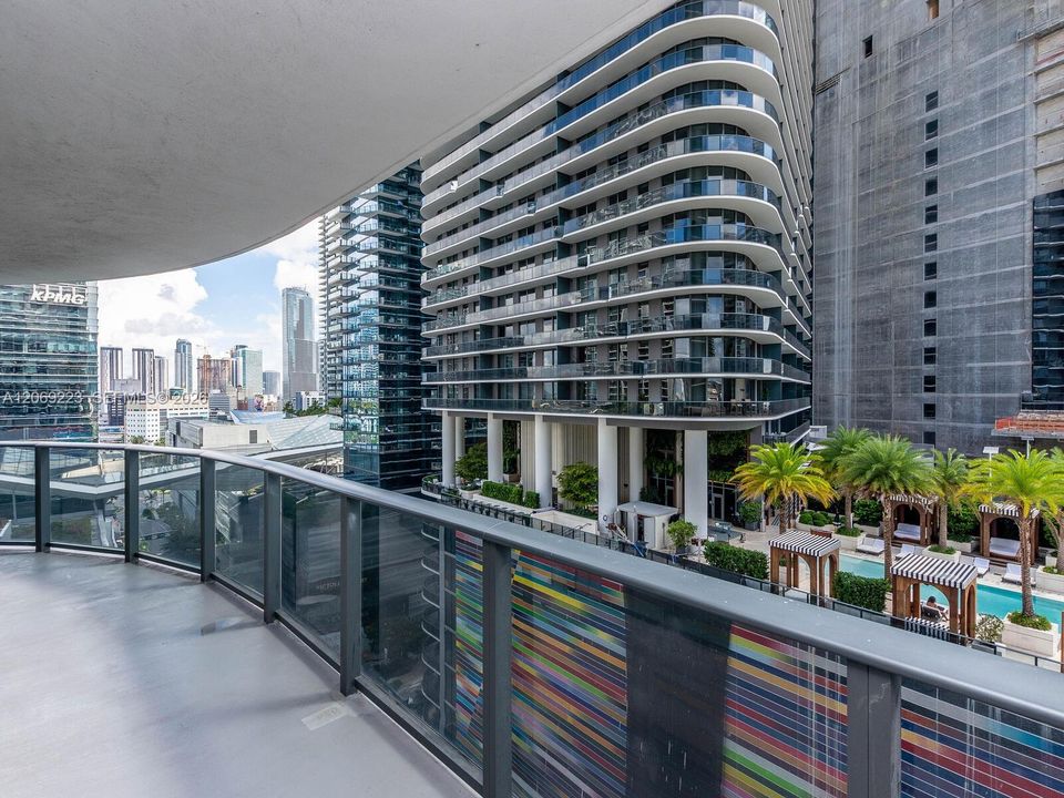 For Sale: $886,000 (2 beds, 2 baths, 1042 Square Feet)