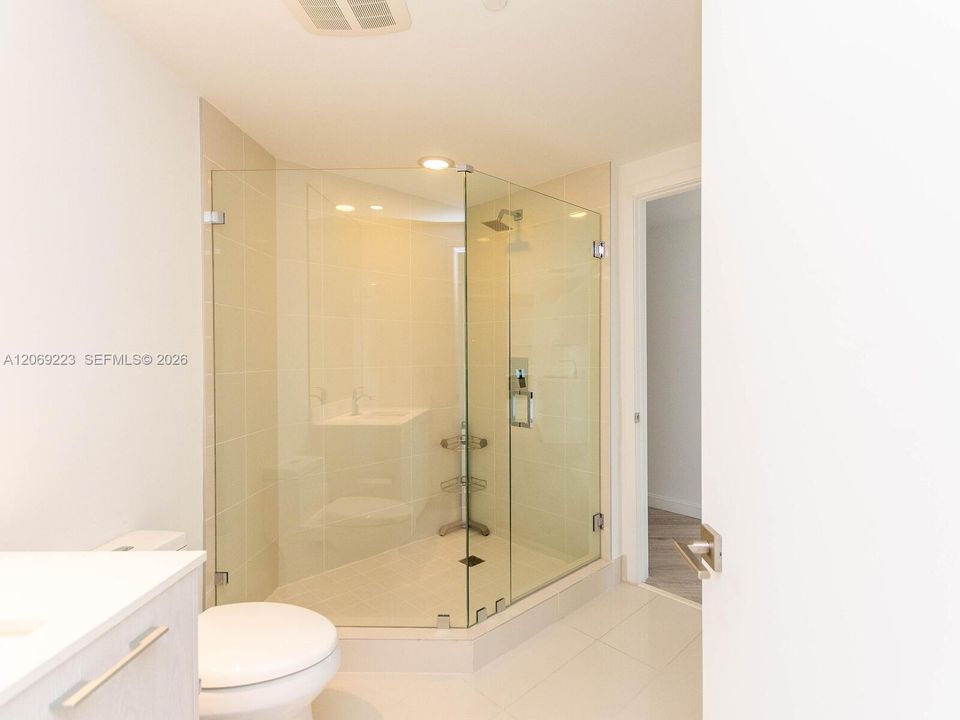 For Sale: $886,000 (2 beds, 2 baths, 1042 Square Feet)