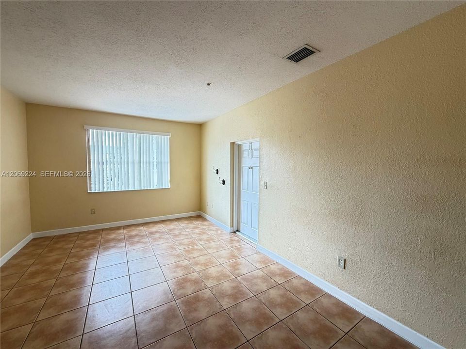 Active With Contract: $2,100 (2 beds, 2 baths, 1298 Square Feet)
