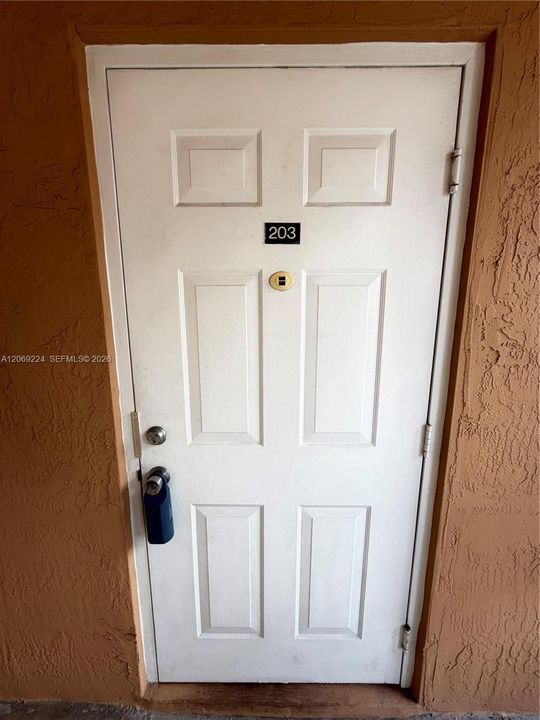 Active With Contract: $2,100 (2 beds, 2 baths, 1298 Square Feet)