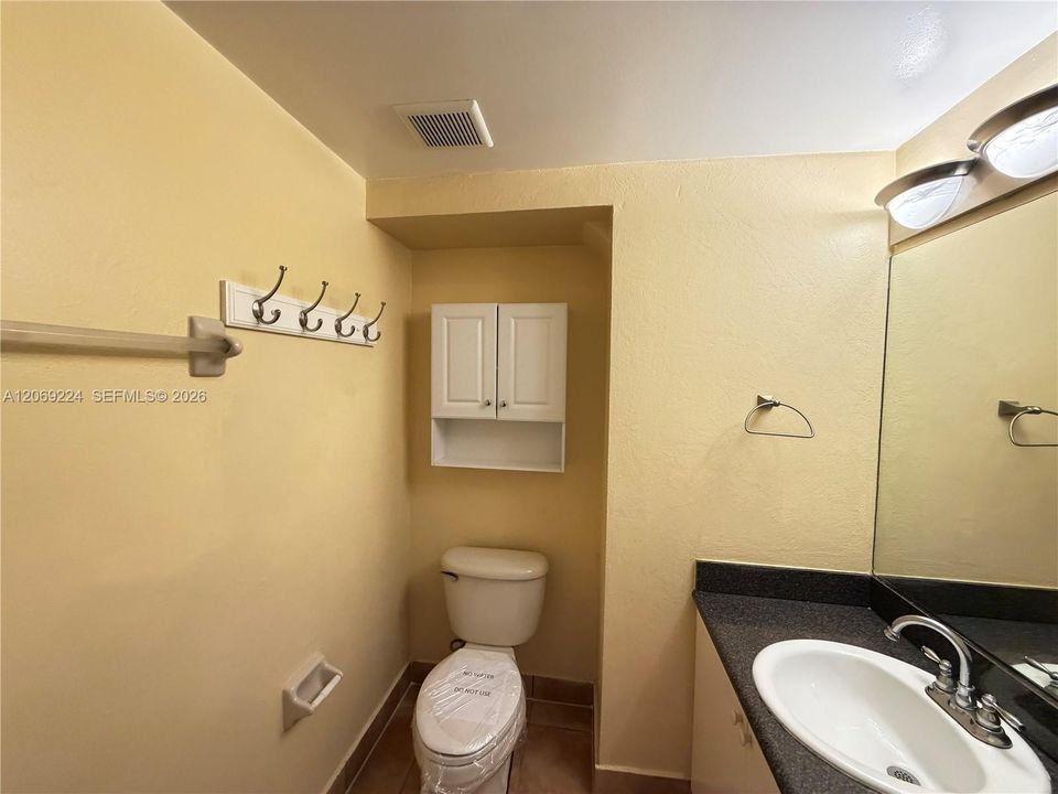 Active With Contract: $2,100 (2 beds, 2 baths, 1298 Square Feet)